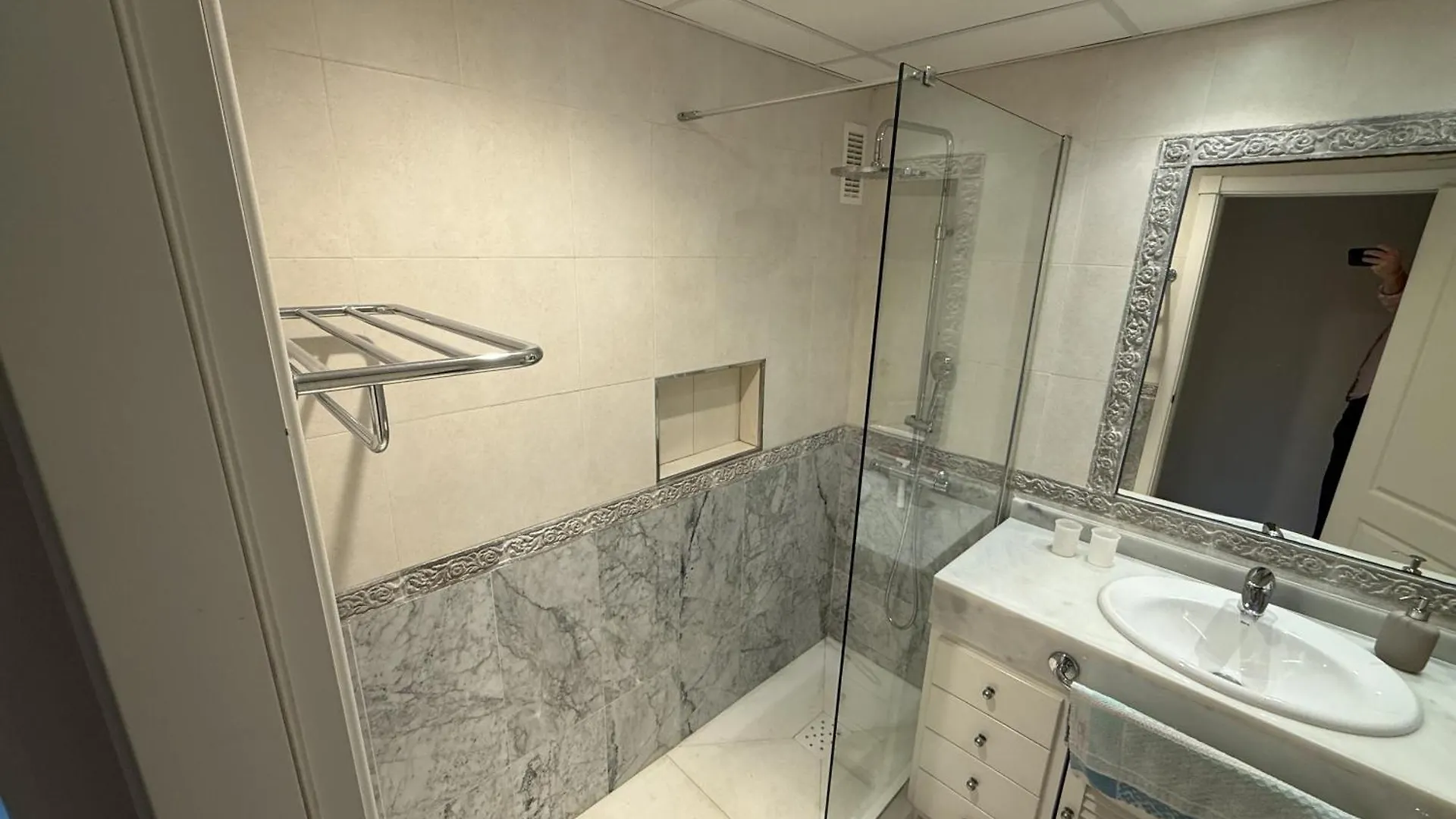 Modern 2 Bedroom Apartment - Hacienda Del Sol Estepona